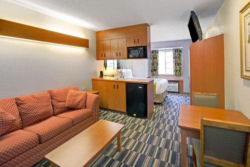 Queen Studio Suite - Non-Smoking image 2
