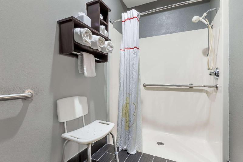 One-Bedroom King Suite with Mobility Access and Grab Bars - Non-Smoking image 2