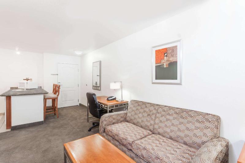 One-Bedroom King Suite - Non-Smoking image 1