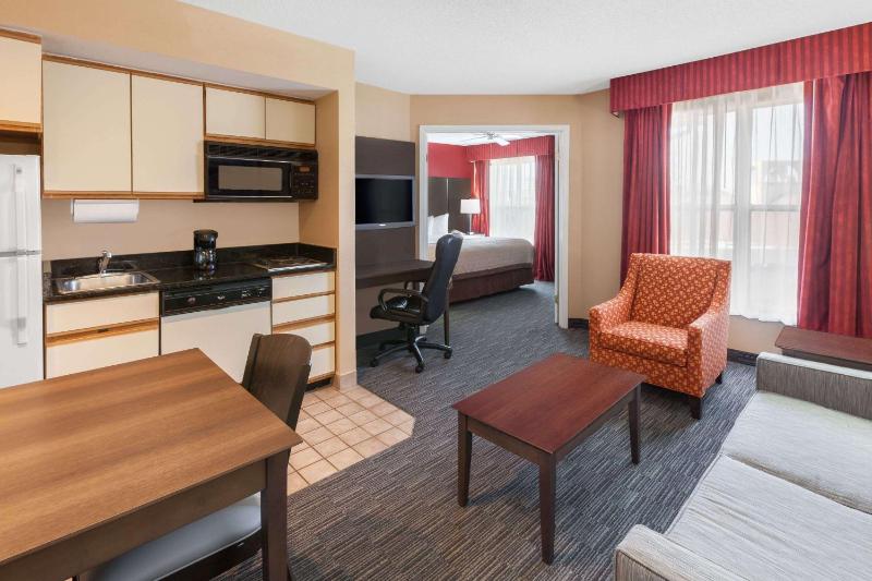 One-Bedroom King Suite - Non-Smoking image 2
