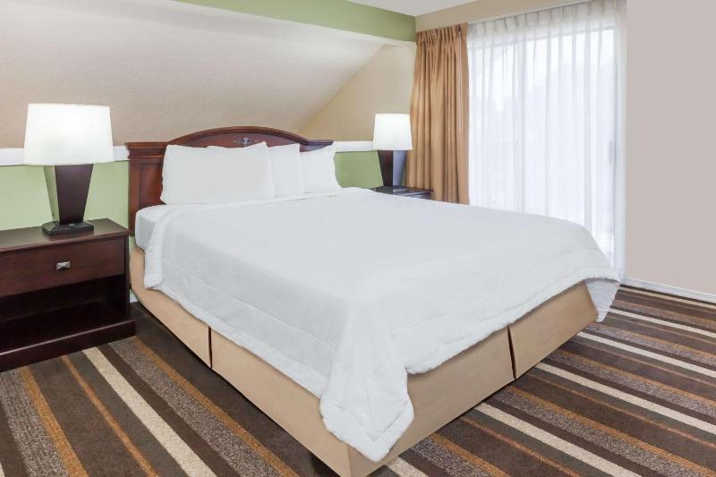 One-Bedroom Queen Suite - Accessible/Non-Smoking image 2