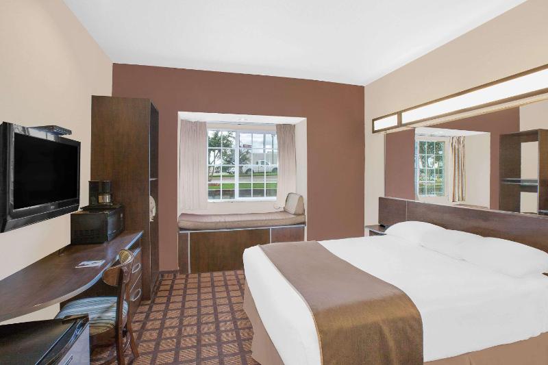 Queen Room - Non-Smoking image 2