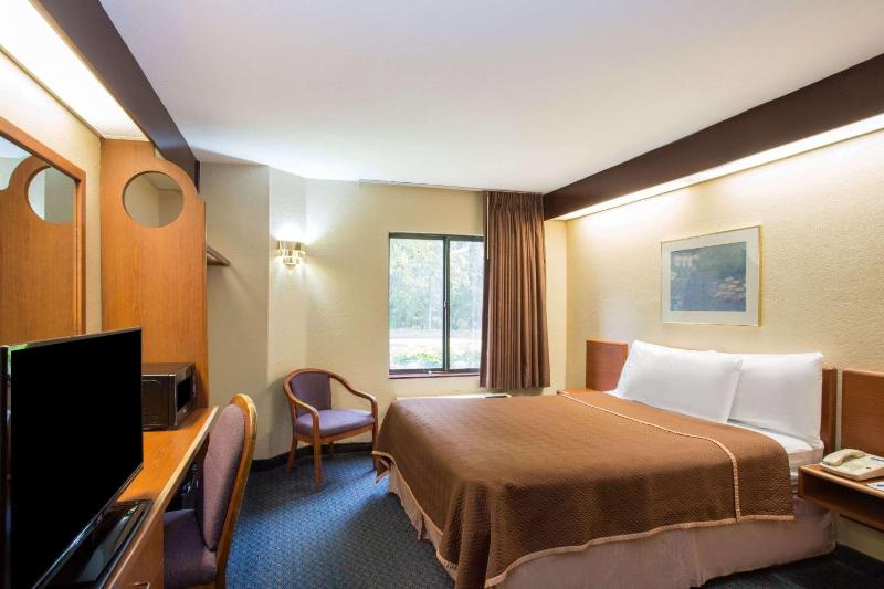 King Room - Non-Smoking image 2