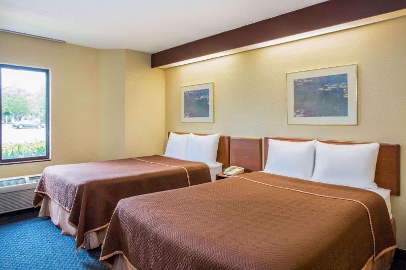 Double Room with Two Double Beds - Non-Smoking image 3