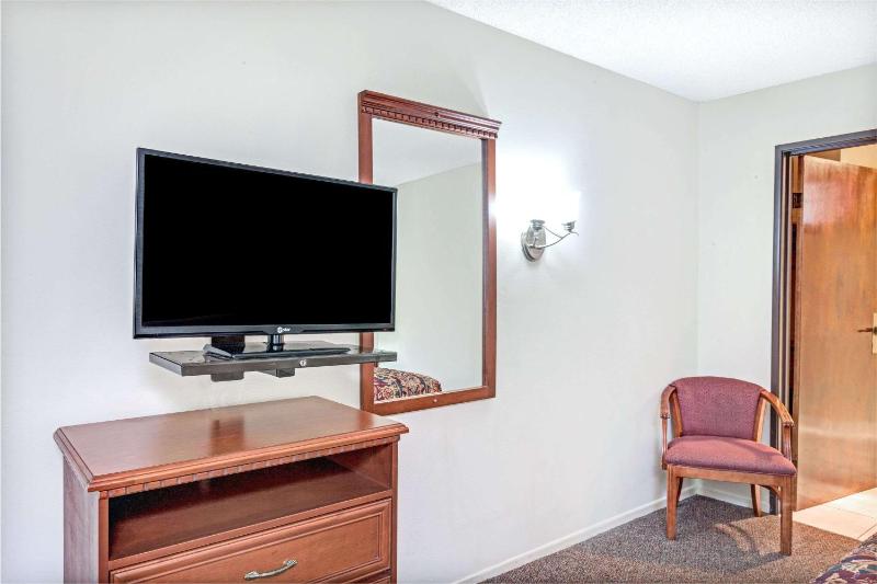 King Room - Non-Smoking image 4