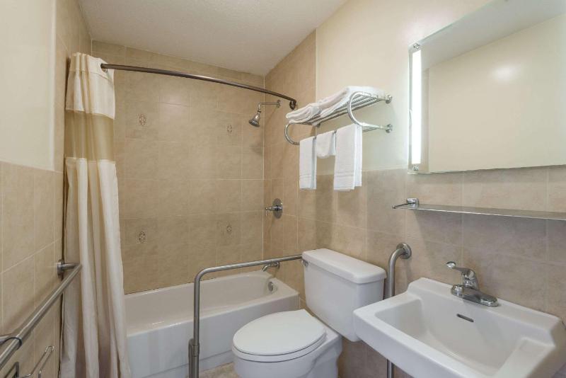 King Room - Disability Access image 4