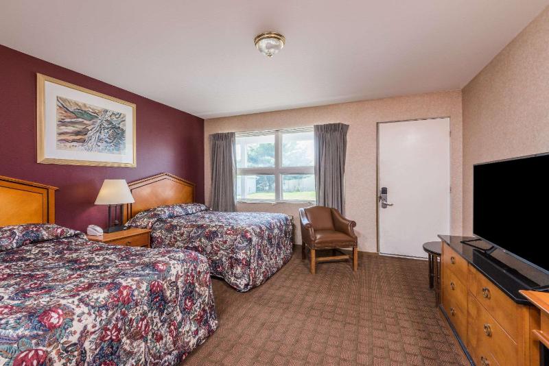 Double Room with Two Double Beds image 2