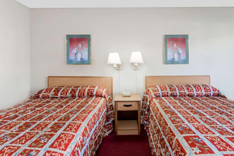 Double Room with Two Double Beds - Non-Smoking image 4