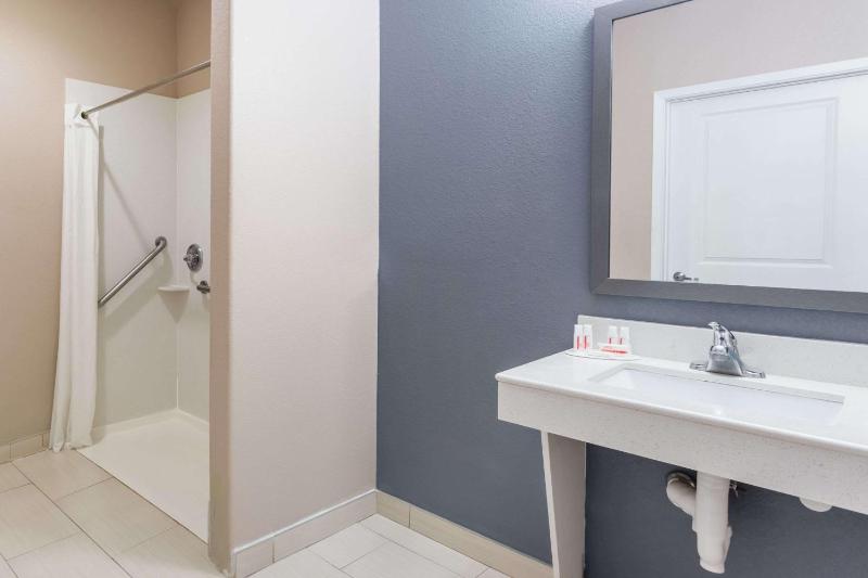 One-Bedroom Suite - Disability Access/Non-Smoking image 3