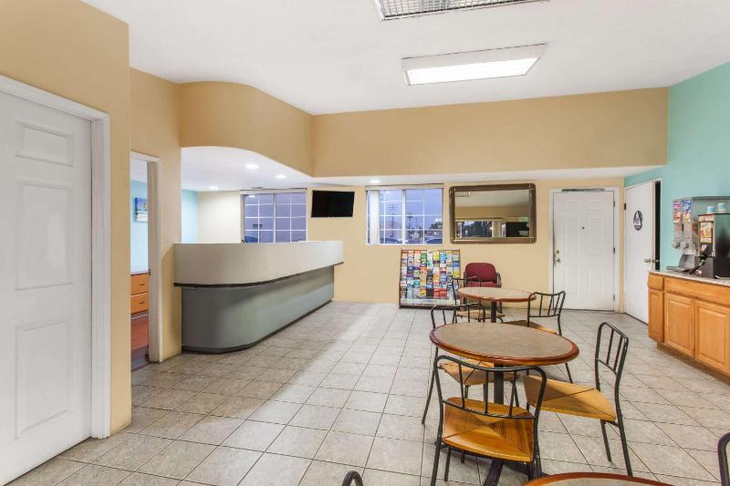 Travelodge by Wyndham San Diego SeaWorld - image 12