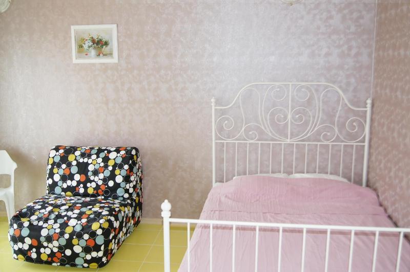 Standard Triple Room image 2