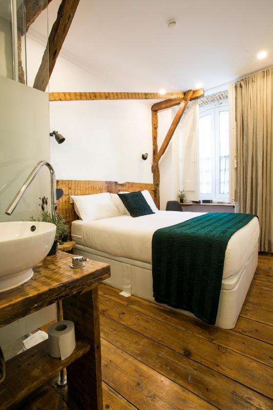 Double Room image 3