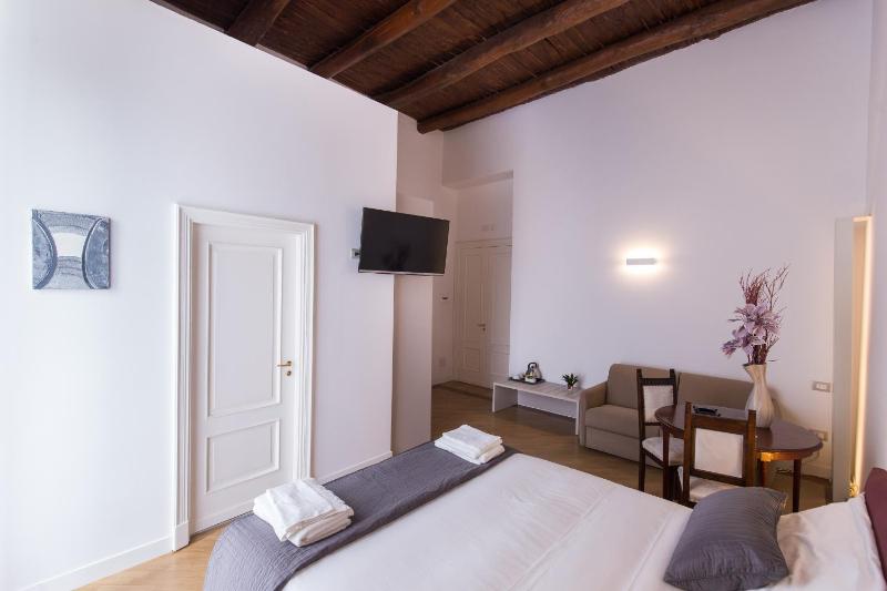 Double Room with Private Bathroom image 4