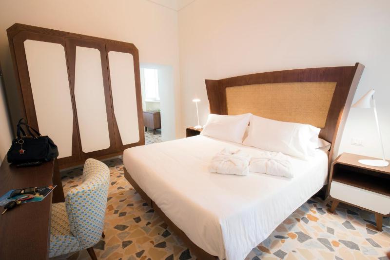 Standard Double Room image 3