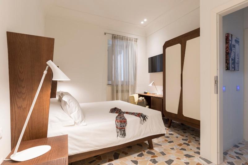 Standard Double Room image 4