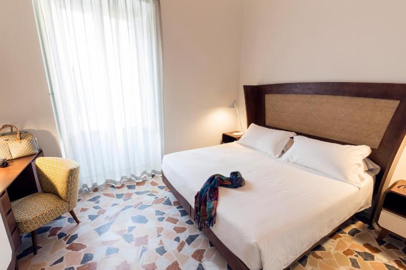 Superior Double Room image 3