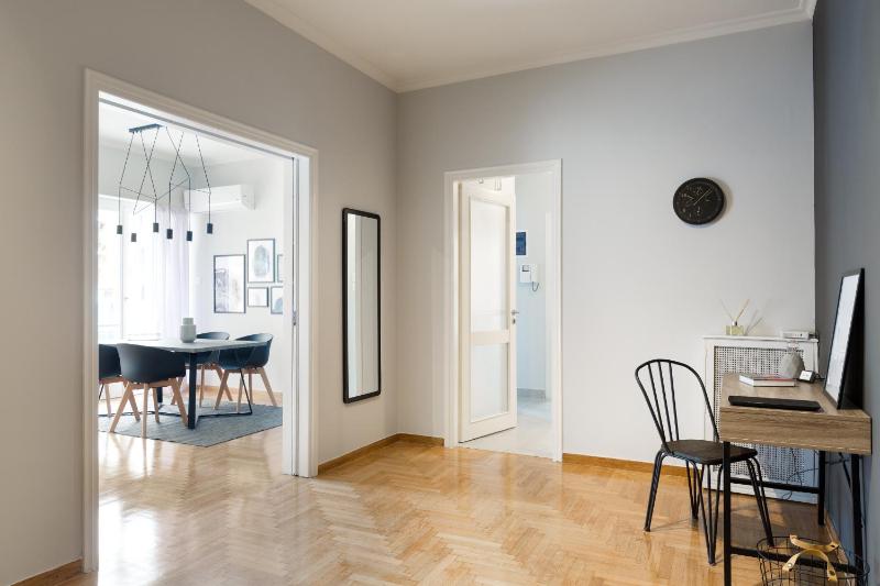 Acropolis Core Bright & Modern Apartment by UPSTREET - image 6