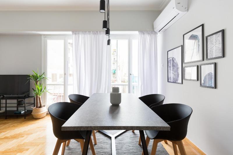 Acropolis Core Bright & Modern Apartment by UPSTREET - image 15