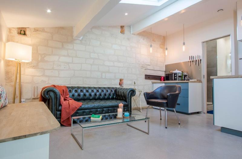 One-Bedroom Apartment image 2