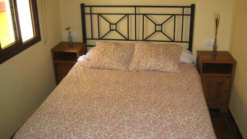 Double Room with Shared Bathroom image 2