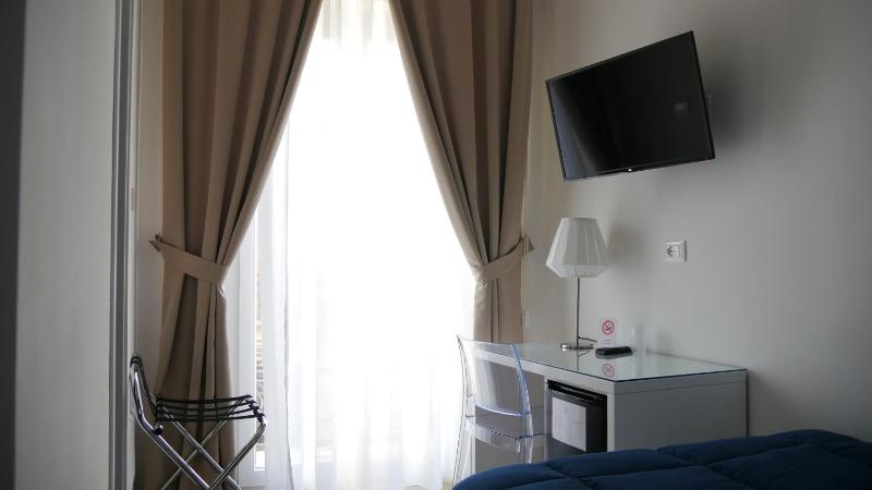 Standard Single Room image 3
