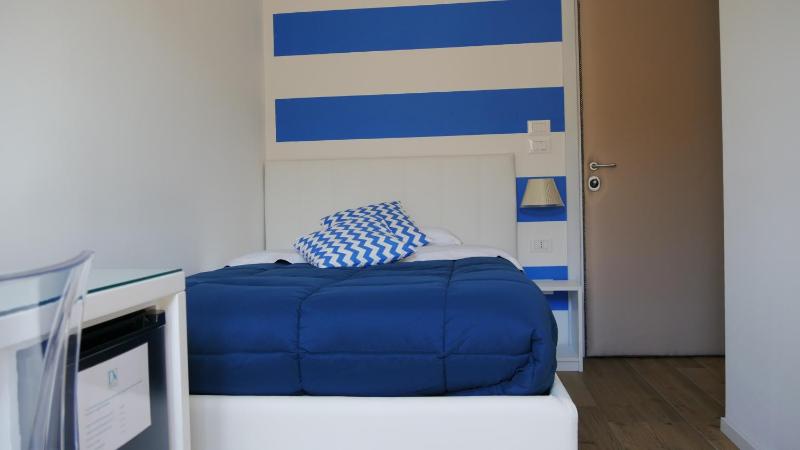 Standard Single Room image 2