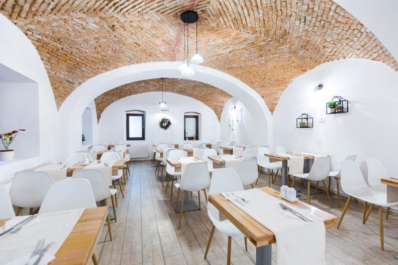 Standard Double Room image 4