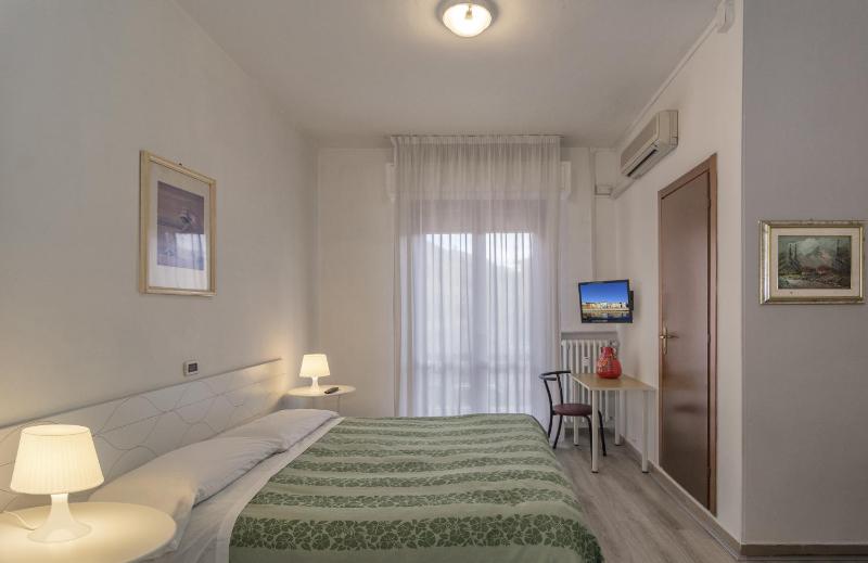 Deluxe Double Room image 2