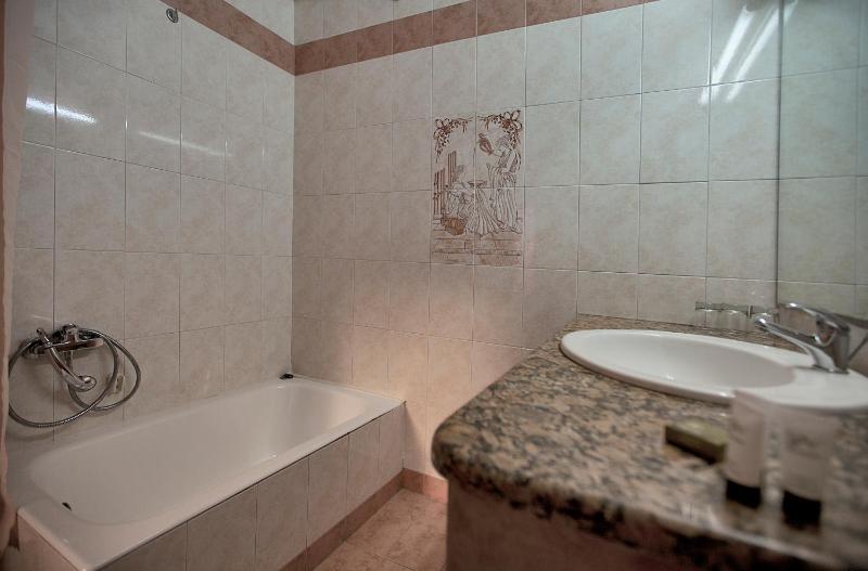 Triple Room image 2