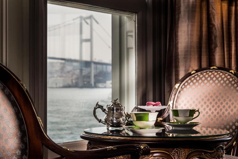 Deluxe Double Room with Sea View image 4