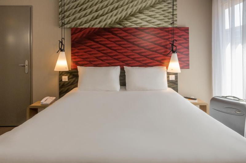 Triple Room with One Double Bed and One Single Bed image 4