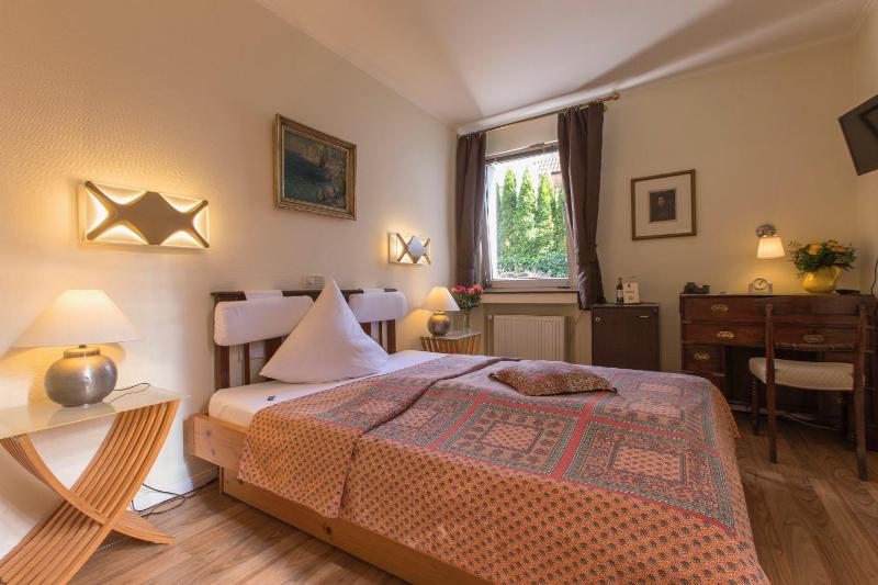 Single Room image 3