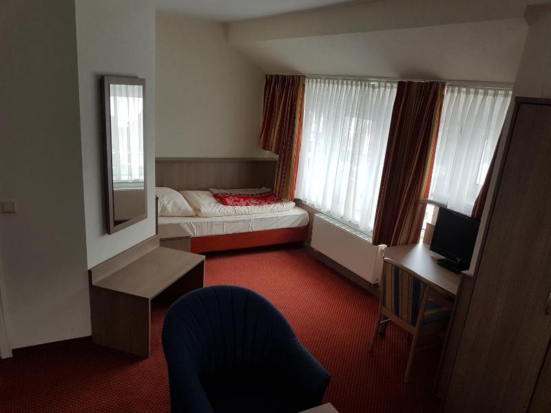 Double Room image 2