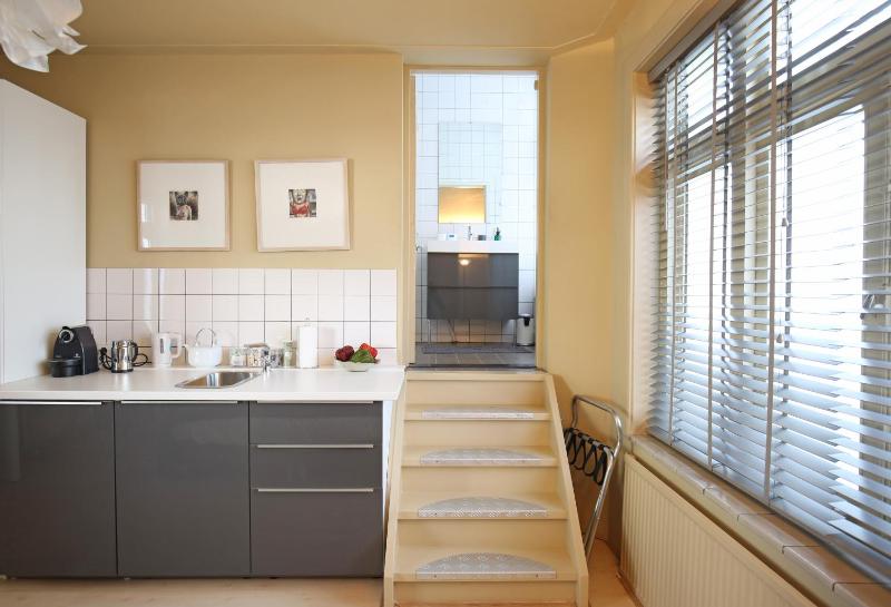 Canal Studio Apartment - image 12