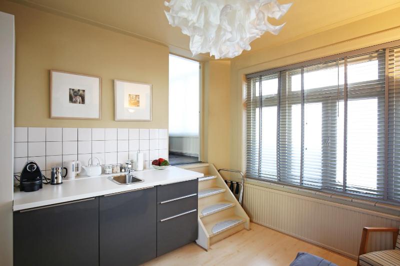 Canal Studio Apartment - image 10