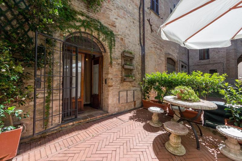 Studio with Patio image 2