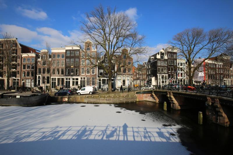 Canal Studio Apartment - image 5