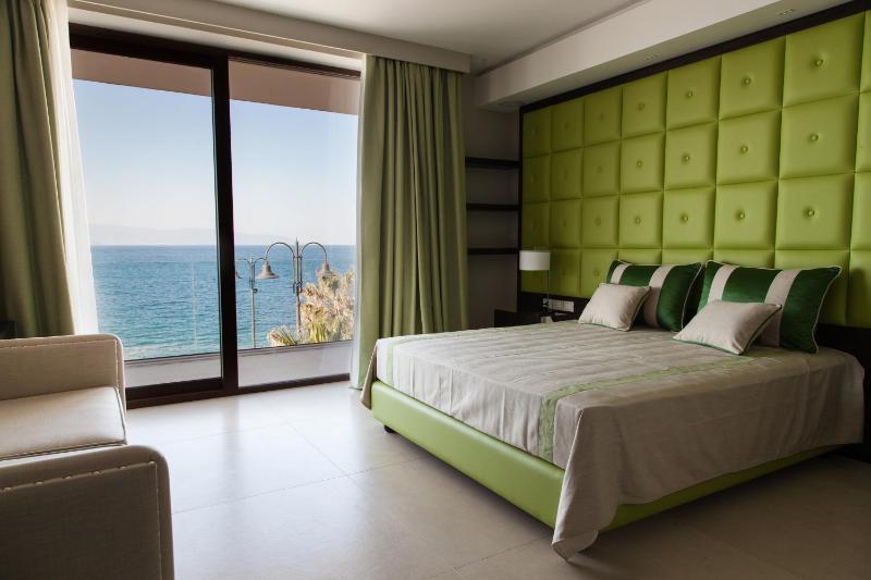 Junior Suite with Sea View image 1