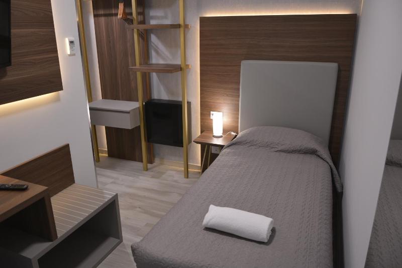 Single Room image 4