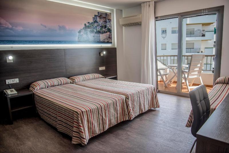 Triple Room (2 Adults + 1 Child) image 3