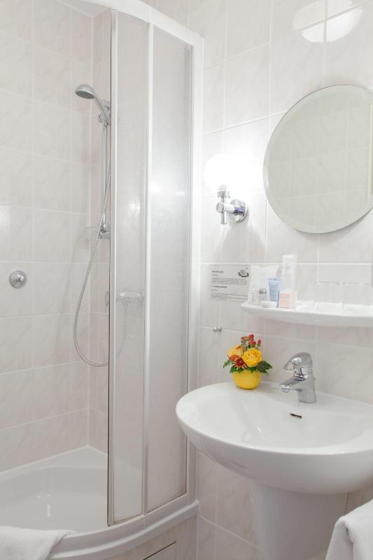 Double Room image 4