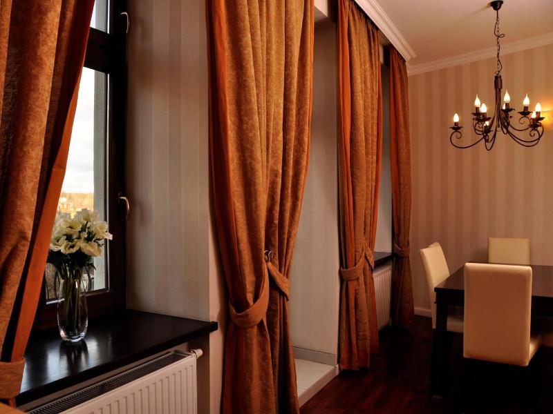 Deluxe Two-Bedroom Apartment image 3