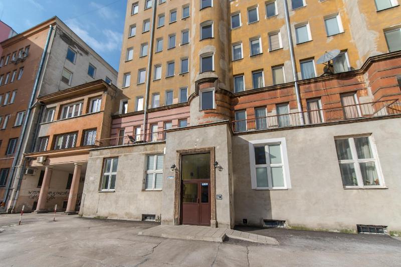 Two-Bedroom Apartment Chmielna 73C image 2