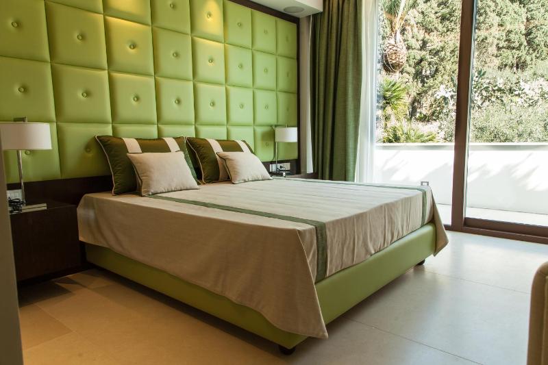 Junior Suite with Garden View image 1