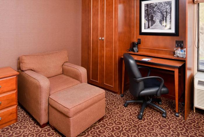 King Room - Non-Smoking image 4
