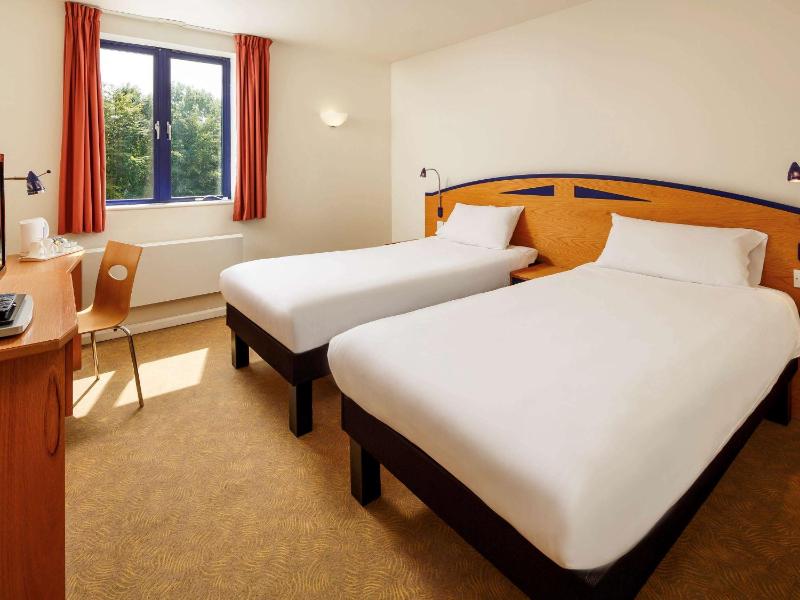 Twin Room image 1