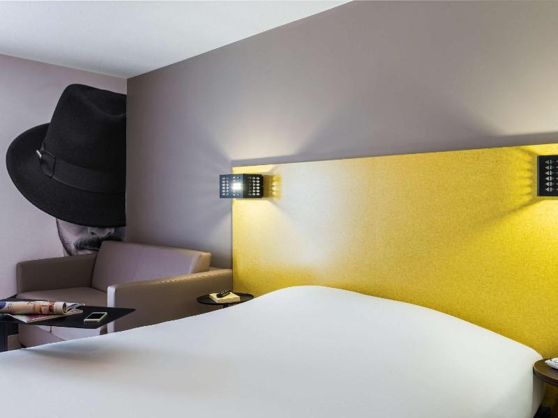 Standard Suite image 1
