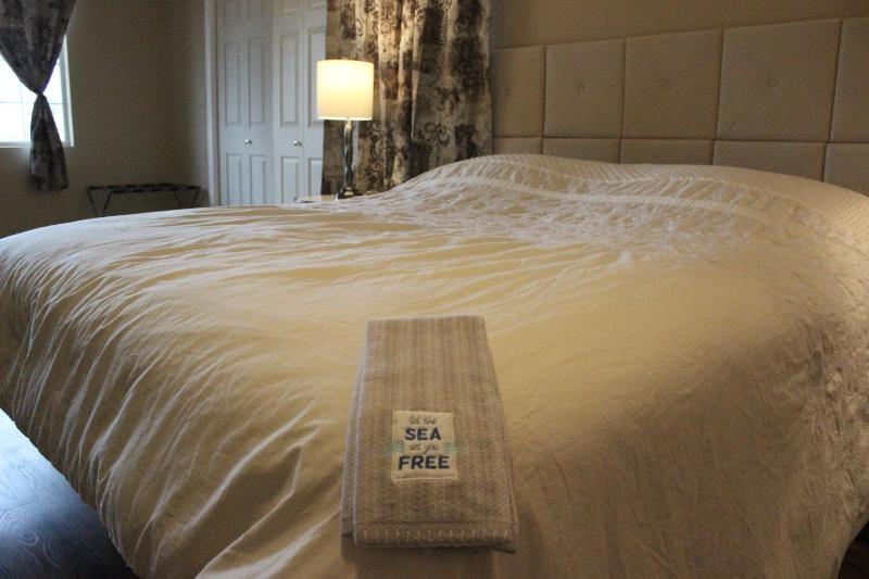 King Room with Mountain View image 1