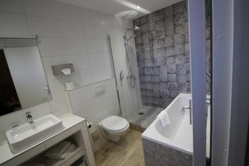 Comfort Triple Room image 2