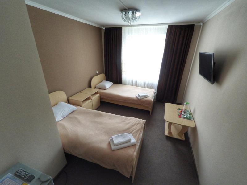 Twin Room image 3